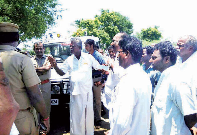 வெம்பாக்கம் அருகே டாஸ்மாக் கடையை அகற்றக்கோரி திடீர் முற்றுகை போராட்டம்