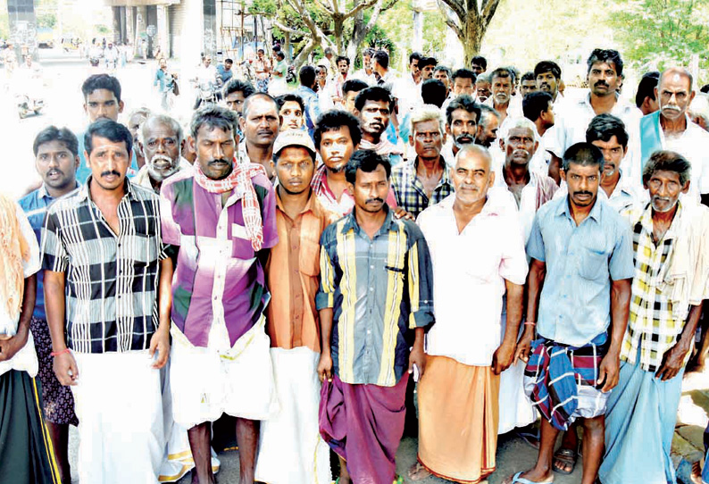 குறைதீர்க்கும் கூட்டத்தில் மதுக்கடையை மூடக்கோரி கலெக்டரிடம் கிராம மக்கள் மனு