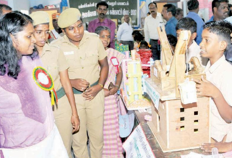 அறிவியல் கண்காட்சியில் மாணவர்களின் 80 படைப்புகள் காட்சிக்காக வைக்கப்பட்டன