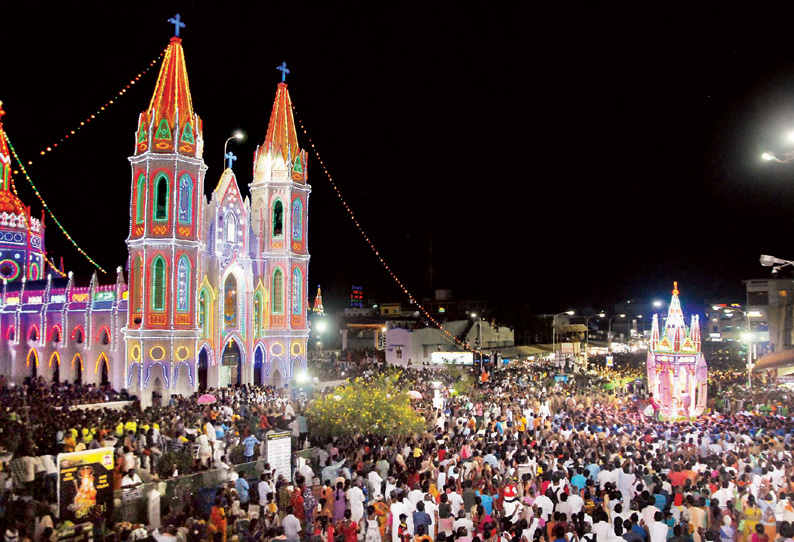 வேளாங்கண்ணி ஆரோக்கிய மாதா பேராலய பெரிய தேர் பவனி