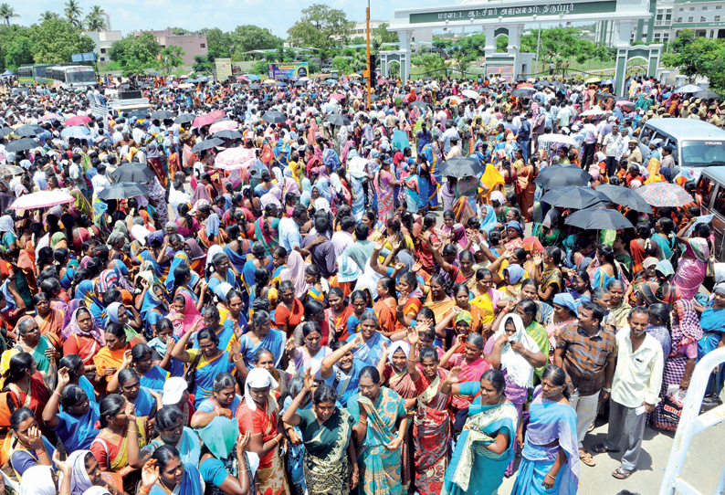 கோர்ட்டு உத்தரவை மீறி திருப்பூர் கலெக்டர் அலுவலகம் முன் ஜாக்டோ–ஜியோ அமைப்பினர் 2–வது நாளாக சாலை மறியல்