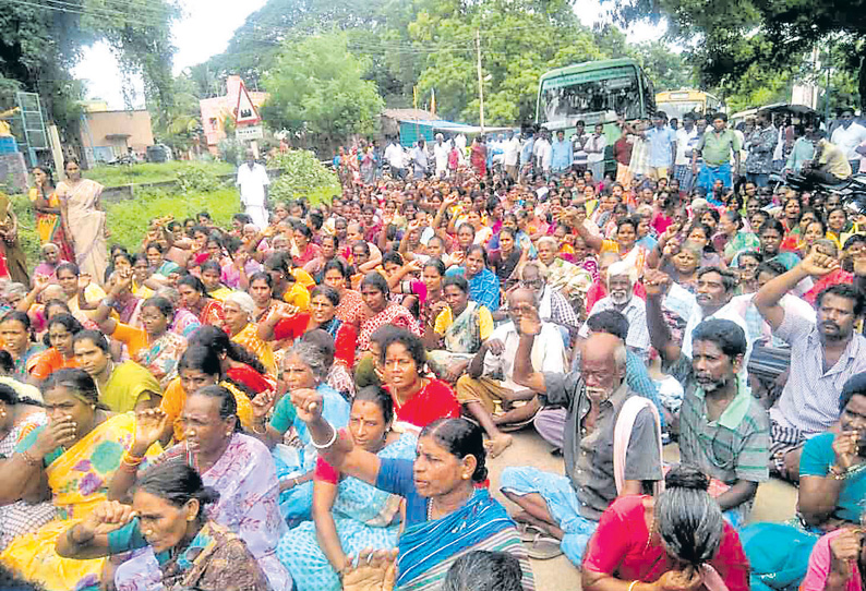 செய்யூர் அரசு ஆஸ்பத்திரியில் போதிய டாக்டர்களை நியமிக்க கோரி மறியல்