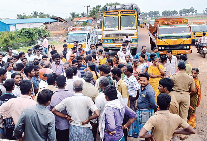 வடலூரில் கழிவுநீர் வாய்க்கால் அமைக்கக்கோரி பொது மக்கள் சாலை மறியல்