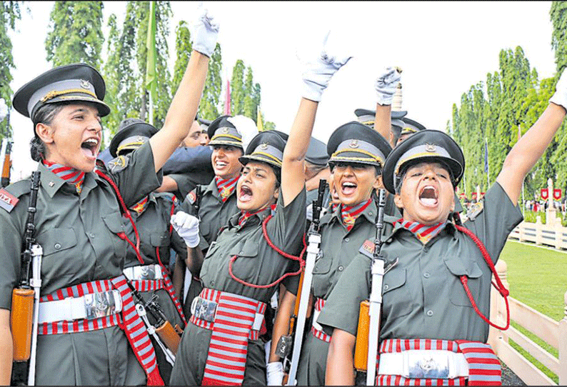 காஷ்மீரில் தீவிரவாதிகளால் கொல்லப்பட்ட சந்தோஷ் மகாதிக்கின் மனைவி ராணுவ அதிகாரியாக பதவி ஏற்பு