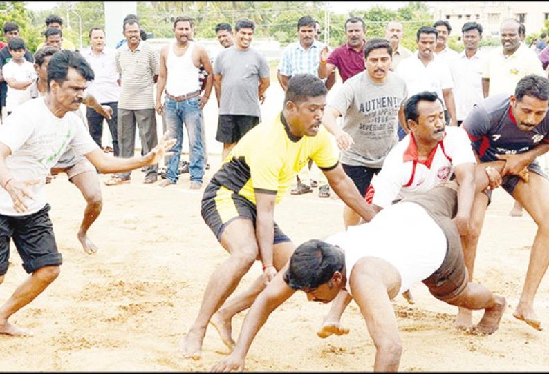 எம்.ஜி.ஆர். நூற்றாண்டு விழாவையொட்டி அரசு ஊழியர்களுக்கு விளையாட்டு போட்டி