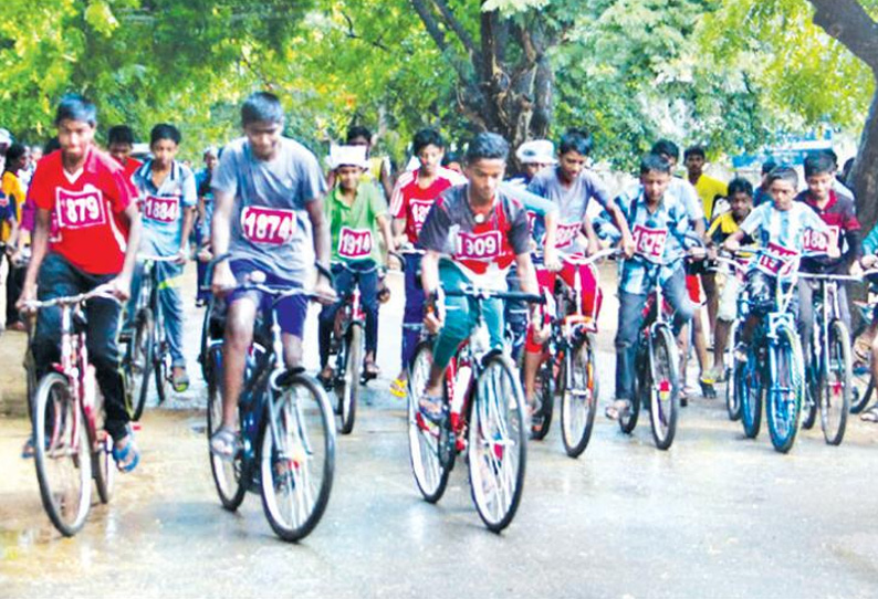 அண்ணா பிறந்தநாளை முன்னிட்டு பள்ளி மாணவ, மாணவிகளுக்கு சைக்கிள் போட்டி