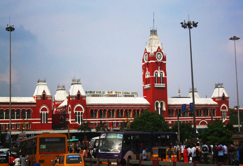 சென்னை சென்டிரலில், குழந்தையுடன் சுற்றி திரிந்த பெண் மீட்பு கணவர் துன்புறுத்துவதாக கண்ணீர் விட்டு கதறல்