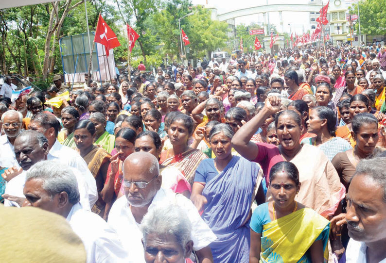 100 நாள் வேலை கேட்டு விவசாய தொழிலாளர்கள் மனு கொடுக்கும் போராட்டம்