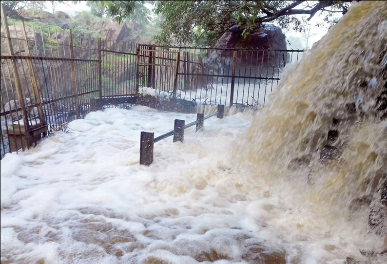 ஒகேனக்கல்லுக்கு நீர்வரத்து வினாடிக்கு 11 ஆயிரம் கனஅடியாக குறைந்தது