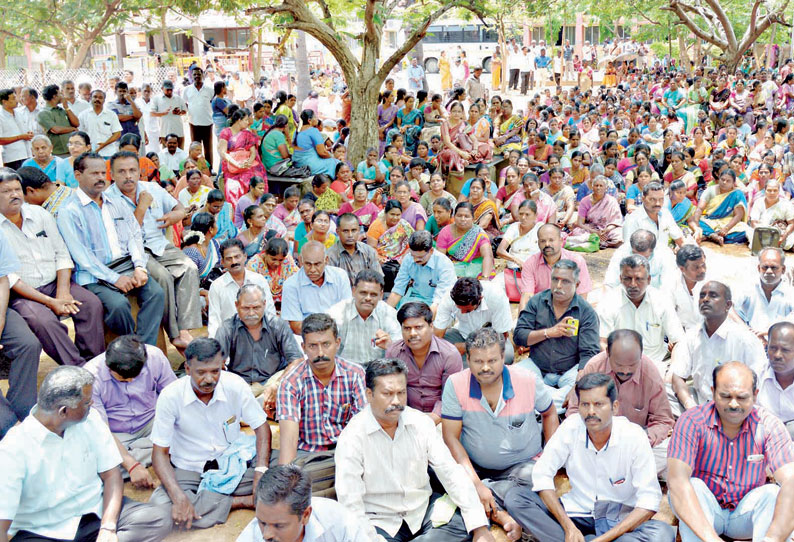 திண்டுக்கல் கலெக்டர் அலுவலகத்தில் ஜாக்டோ, ஜியோ சார்பில் ஆர்ப்பாட்டம்