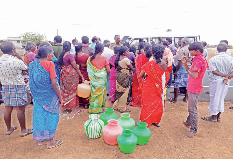 சீரான குடிநீர் வழங்கக்கோரி காலிக்குடங்களுடன் கிராம மக்கள் மறியல் செய்ய முயற்சி