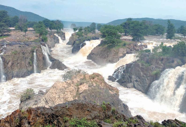 காவிரி ஆற்றில் வினாடிக்கு 19 ஆயிரம் கனஅடி தண்ணீர் வருகிறது ஒகேனக்கல் அருவிகளில் குளிக்க தடை நீட்டிப்பு