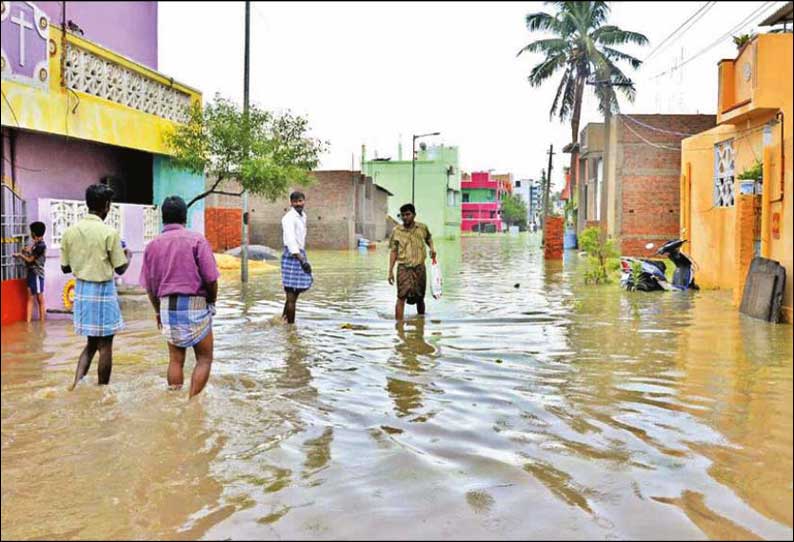 விடிய விடிய கொட்டி தீர்த்த மழை திருவொற்றியூரில் 100 வீடுகளுக்குள் மழைநீர்