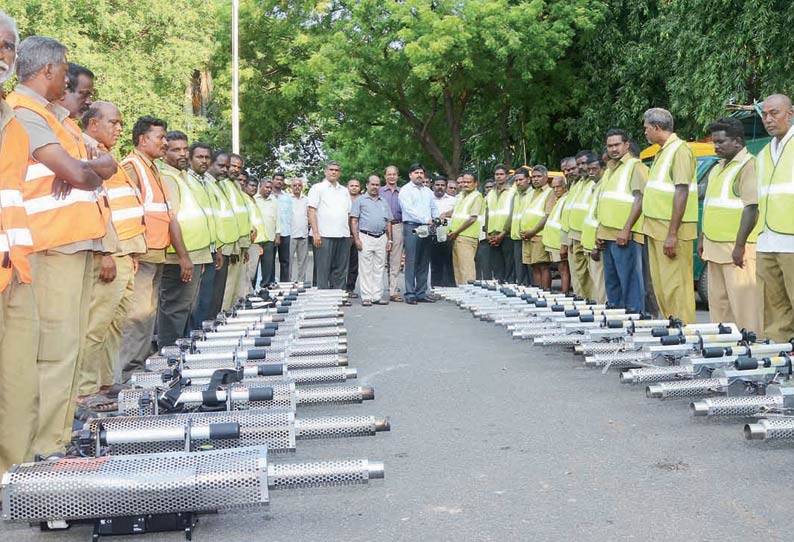 சேலம் மாநகராட்சியில் சுகாதார பணியாளர்களுக்கு 36 கைத்தெளிப்பான்கள்