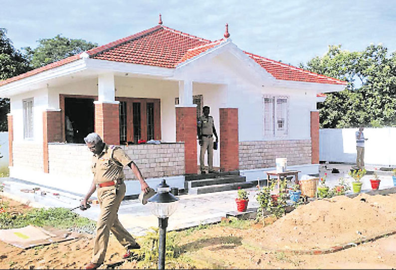 சுங்குவார்சத்திரம் அருகே பண்ணை வீட்டில் திருட முயன்ற கொள்ளையன் அடித்துக்கொலை