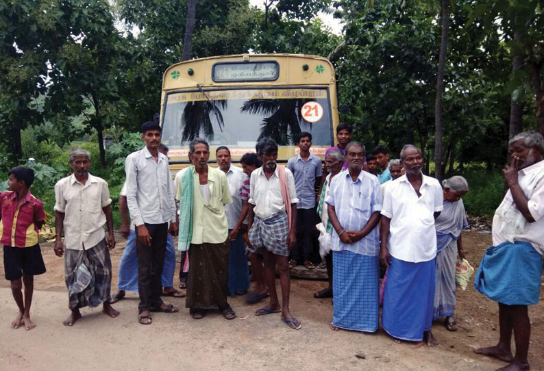 பள்ளிகொண்டா அருகே அரசு டவுன் பஸ்சை சிறைப்பிடித்து போராட்டம்