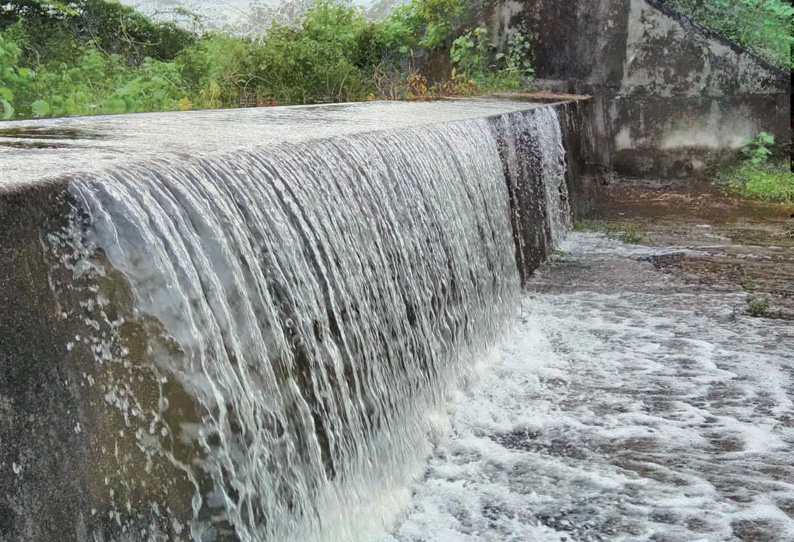 ஆம்பூர் அருகே 25 ஆண்டுகளுக்கு பிறகு விண்ணமங்கலம் ஏரி நிரம்பியது