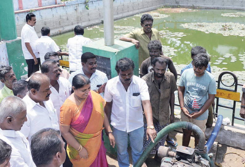 ‘தினத்தந்தி’ செய்தி எதிரொலி தூத்துக்குடி சிவன்கோவில் தெப்பக்குளம் தூர்வாரும் பணி தொடங்கியது