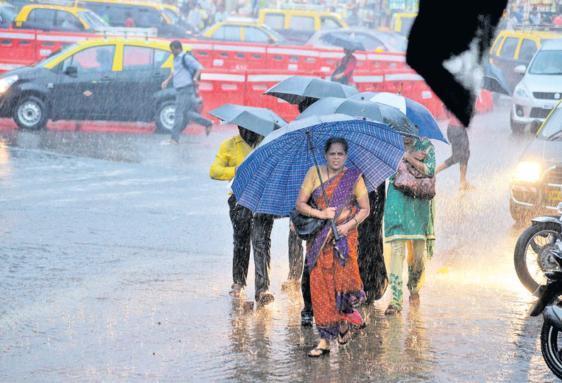 மும்பையில் இடி, மின்னலுடன் திடீர் மழை