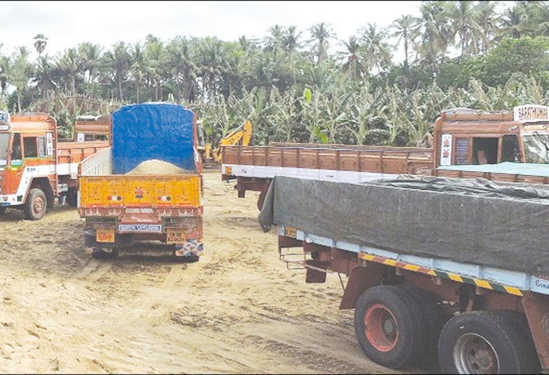 ஐகோர்ட்டு தடை விதித்து உள்ள நிலையில் தொட்டியம் பகுதியில் மணல் கடத்தல்