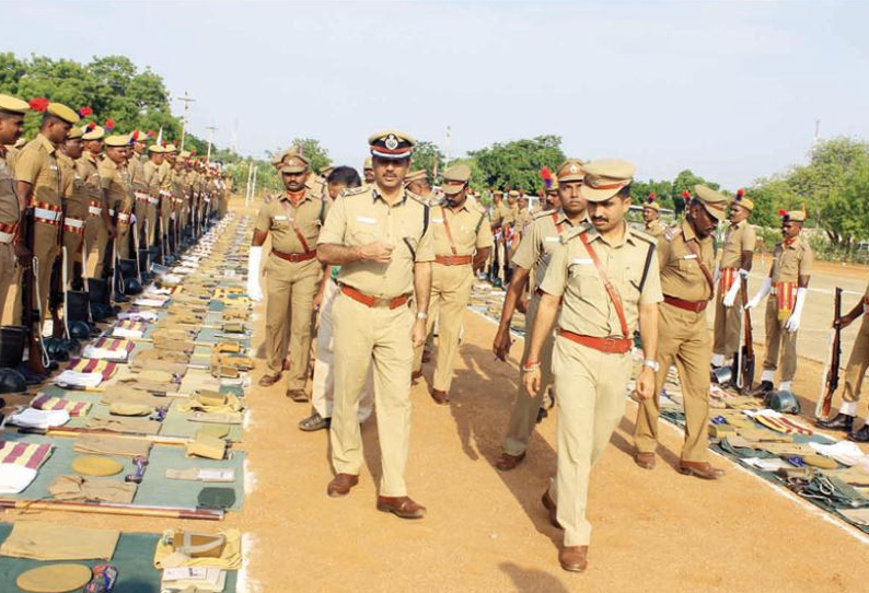 பாளையங்கோட்டை ஆயுதப்படை மைதானத்தில் தென்மண்டல போலீஸ் ஐ.ஜி. ஆய்வு