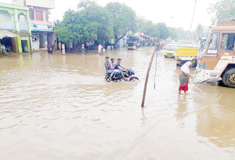 திசையன்விளையில் பலத்த மழை விவசாயிகள் மகிழ்ச்சி