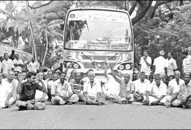 திருமருகல் அருகே பயிர்க்காப்பீட்டு தொகை வழங்கக்கோரி விவசாயிகள் சாலை மறியல்