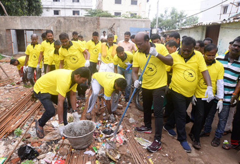 சைதாப்பேட்டை தொகுதிக்குட்பட்ட குடியிருப்பு பகுதிகளில் டெங்கு ஒழிப்பு களப்பணி