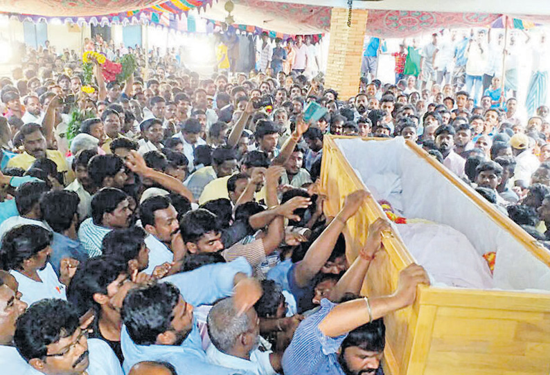 ரவுடி ஸ்ரீதர் உடல் பிரேத பரிசோதனைக்கு பின் மகளிடம் ஒப்படைப்பு