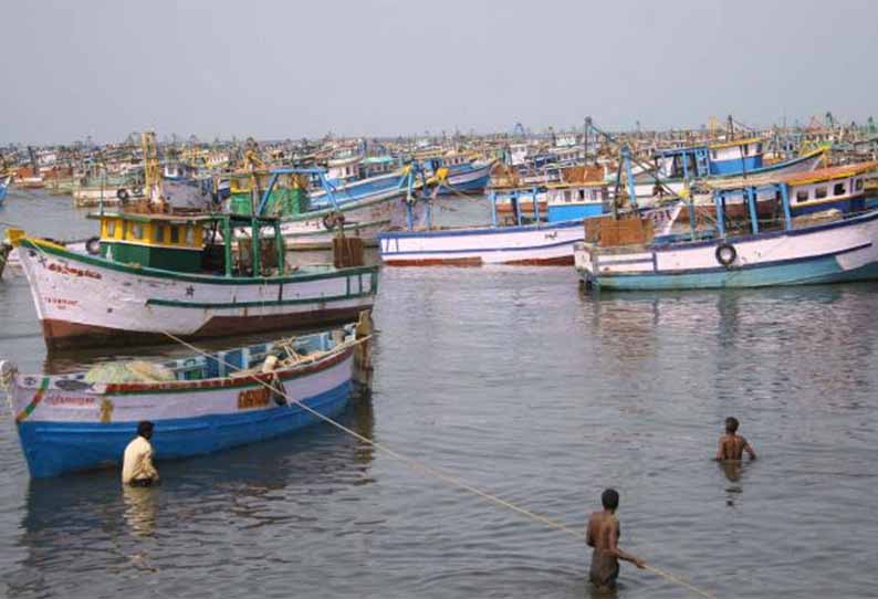 இலங்கை கடற்படையால் கச்சத்தீவு அருகே ராமேஸ்வரம் மீனவர்கள் 8 பேர் சிறைபிடிப்பு