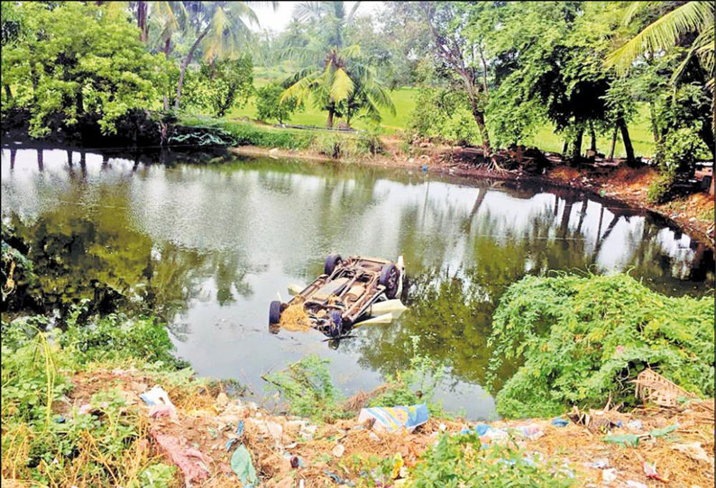 நீடாமங்கலம் அருகே கார் குட்டையில் பாய்ந்து ஒருவர் சாவு மற்றொரு விபத்தில் லாரி டிரைவர் சாவு