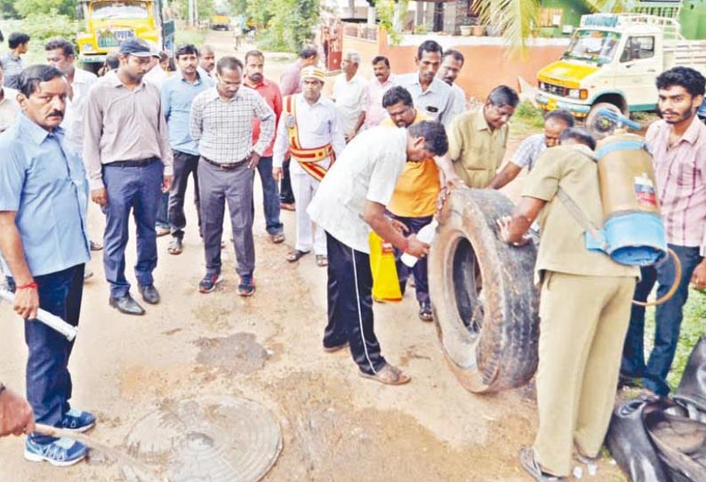 டெங்கு ஒழிப்பு நடவடிக்கையாக தஞ்சையில் கடைகள், வீடுகளில் கலெக்டர் ஆய்வு