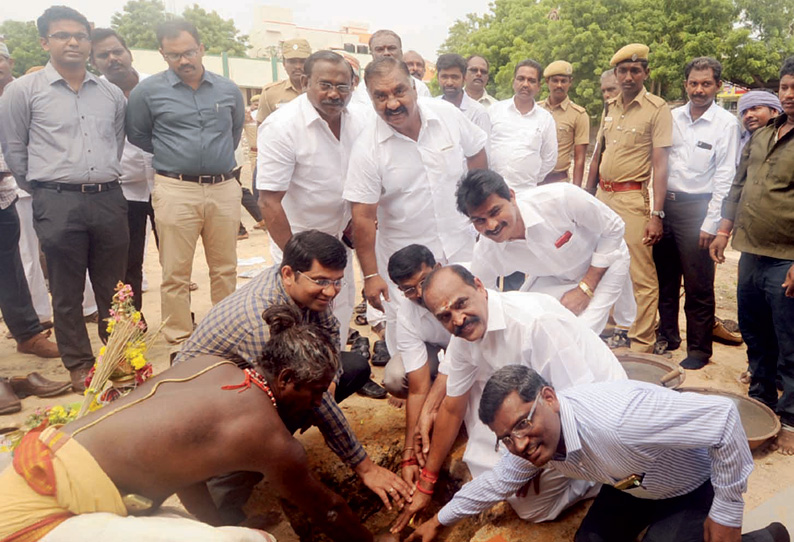 தூத்துக்குடியில் ரூ.2¼ கோடி செலவில் புதிய தாலுகா அலுவலகம்  அமைச்சர் கடம்பூர் ராஜூ அடிக்கல் நாட்டினார்