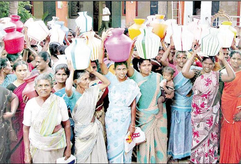 குடிநீர் பிரச்சினையை தீர்க்கக்கோரி ஊராட்சி ஒன்றிய அலுவலகத்தை பெண்கள் முற்றுகை