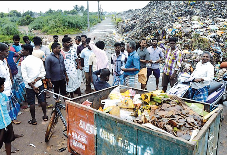 நகராட்சி குப்பை வண்டி சிறைபிடிப்பு பொதுமக்களுடன் நகர்நல அதிகாரி பேச்சுவார்த்தை