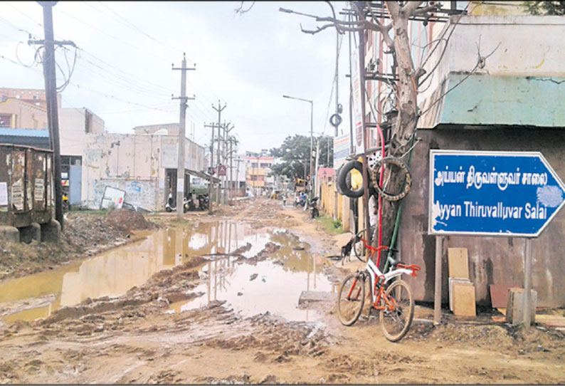 பாதாள சாக்கடைக்கு தோண்டிய பள்ளத்தால் பொதுமக்கள் அவதி