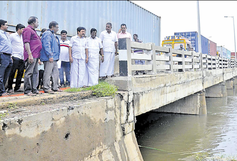 விடிய, விடிய கொட்டித்தீர்த்த மழை: திருவொற்றியூரில் 5 ஆயிரம் வீடுகளை தண்ணீர் சூழ்ந்தது