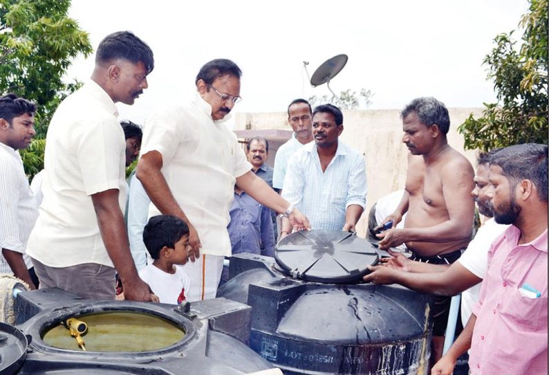 அரசு ஊழியர்கள் குடியிருப்பு பகுதியில் அமைச்சர் ஷாஜகான் ஆய்வு