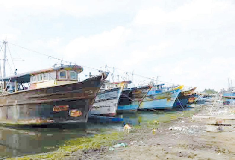 புதுக்கோட்டை மாவட்டத்தில் பரவலாக மழை: மீனவர்கள் கடலுக்கு மீன்பிடிக்க செல்லவில்லை