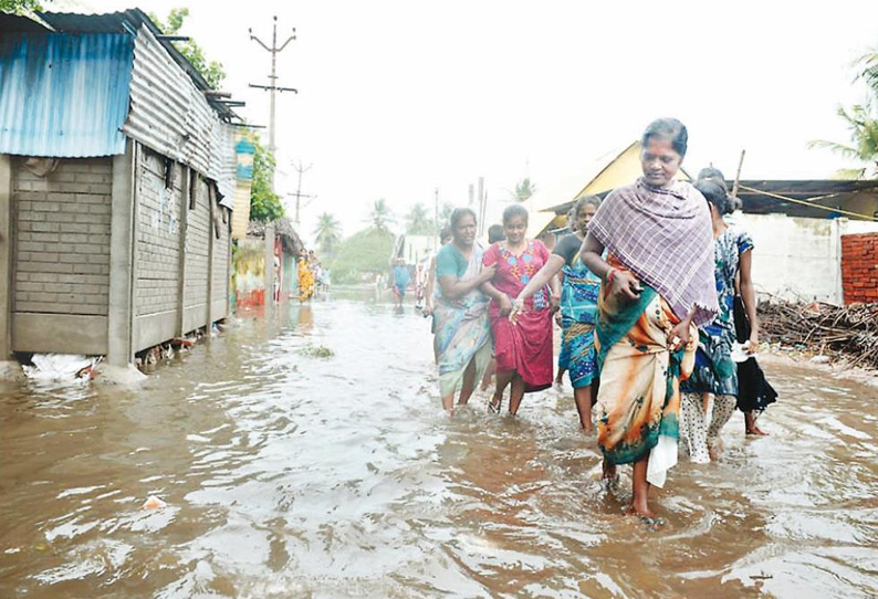 டெல்டா மாவட்டங்களில் விடிய, விடிய பலத்த மழை குடியிருப்பு பகுதிகளில் வெள்ளம் சூழ்ந்தது