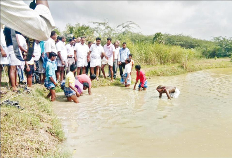 25 ஆயிரம் ஏக்கர் நெற்பயிர்கள் மழைநீரில் மூழ்கி அழுகும் நிலையில் உள்ளது அமைச்சர் காமராஜ் பேட்டி