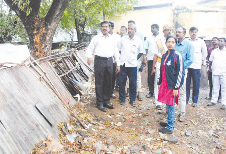 மழைநீர் வரத்து வாரிகளை தொடர்ந்து தூர்வாரி பராமரிக்க வேண்டும் கலெக்டர் உத்தரவு