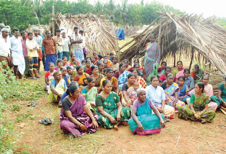 இலவச வீட்டுமனை பட்டா கேட்டு புறம்போக்கு நிலத்தில் குடிசை போட்டு பொதுமக்கள் போராட்டம்