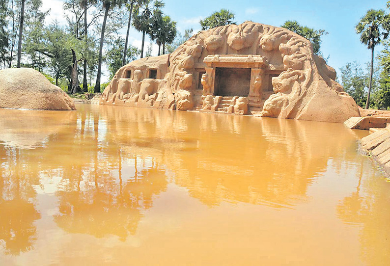 காஞ்சீபுரம் மாவட்டத்தில் பலத்த மழை: மாமல்லபுரம் புலிக்குகையில் தண்ணீர் புகுந்தது