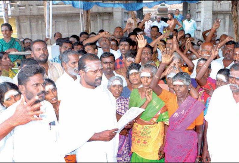 ரூ.1,000 கோடி கோவில் சொத்துக்களை மீட்கக்கோரி கோட்டை மாரியம்மனிடம் சிவனடியார்கள் கூட்டமைப்பினர் மனு