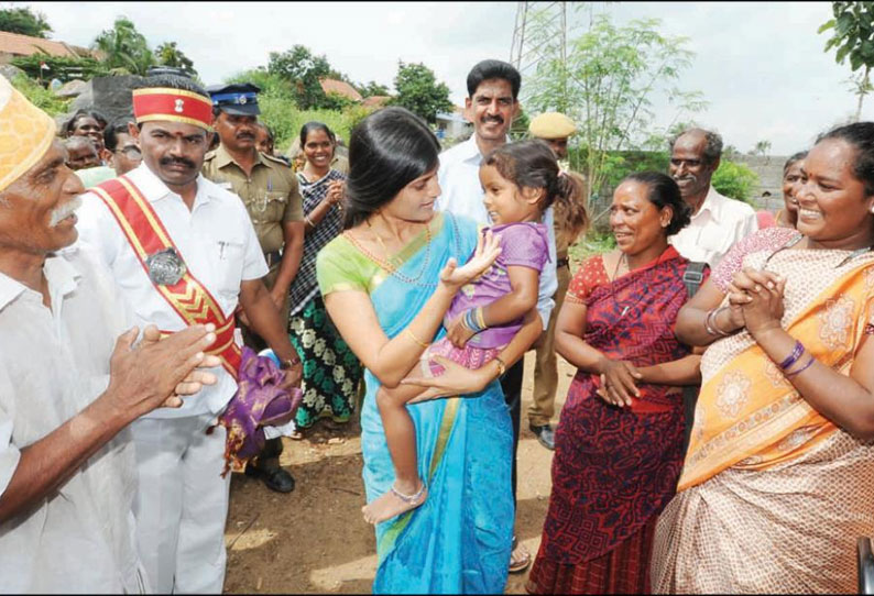 நரிக்குறவர்கள் வசிக்கும் பகுதியில் கலெக்டர் ரோகிணி ஆய்வு