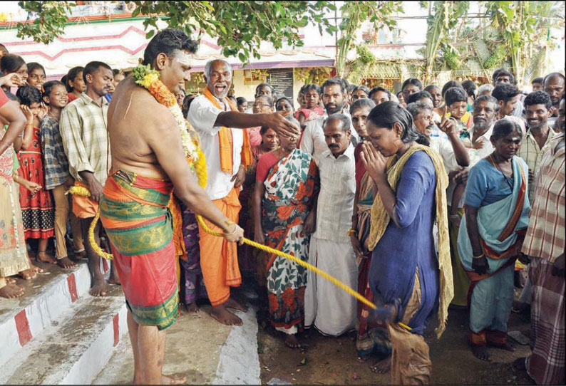 ராசிபுரம் அருகே கோவில் திருவிழாவில் சாட்டையடி நிகழ்ச்சி