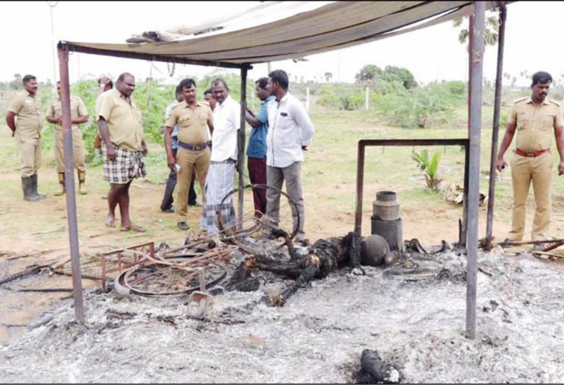 மின்கசிவால் குடிசை தீப்பிடித்து எரிந்ததில் காவலாளி உடல் கருகி சாவு