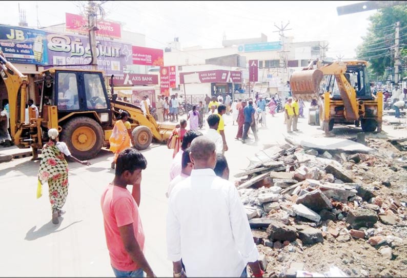 ஆரணியில் சாலையை ஆக்கிரமித்த கடைகள் அதிரடி அகற்றம் 3-வது நாளாக பணிகள் தீவிரம்