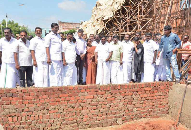 நெல்லையில், எம்.ஜி.ஆர். நூற்றாண்டு விழா பந்தல் அமைக்கும் பணியை அமைச்சர் பார்வையிட்டார்